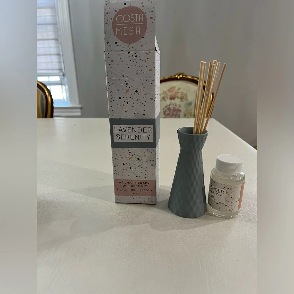 NWOT Aroma therapy diffuser kit - Picture 2 of 4